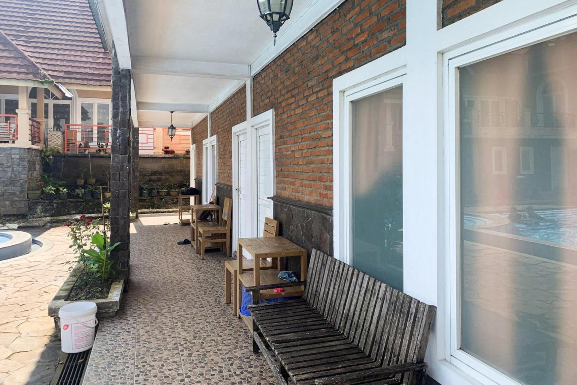 Urbanview Hotel Villa Q Gisting Bandjarnegeri Экстерьер фото