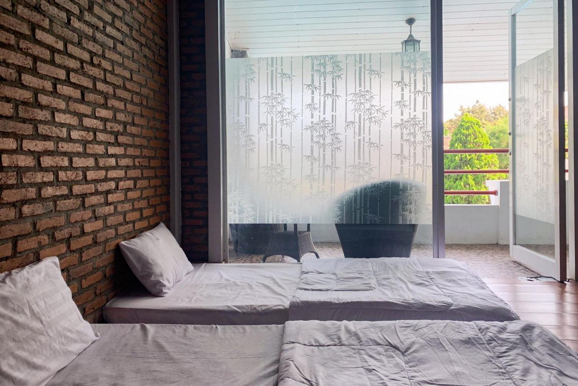 Urbanview Hotel Villa Q Gisting Bandjarnegeri Экстерьер фото