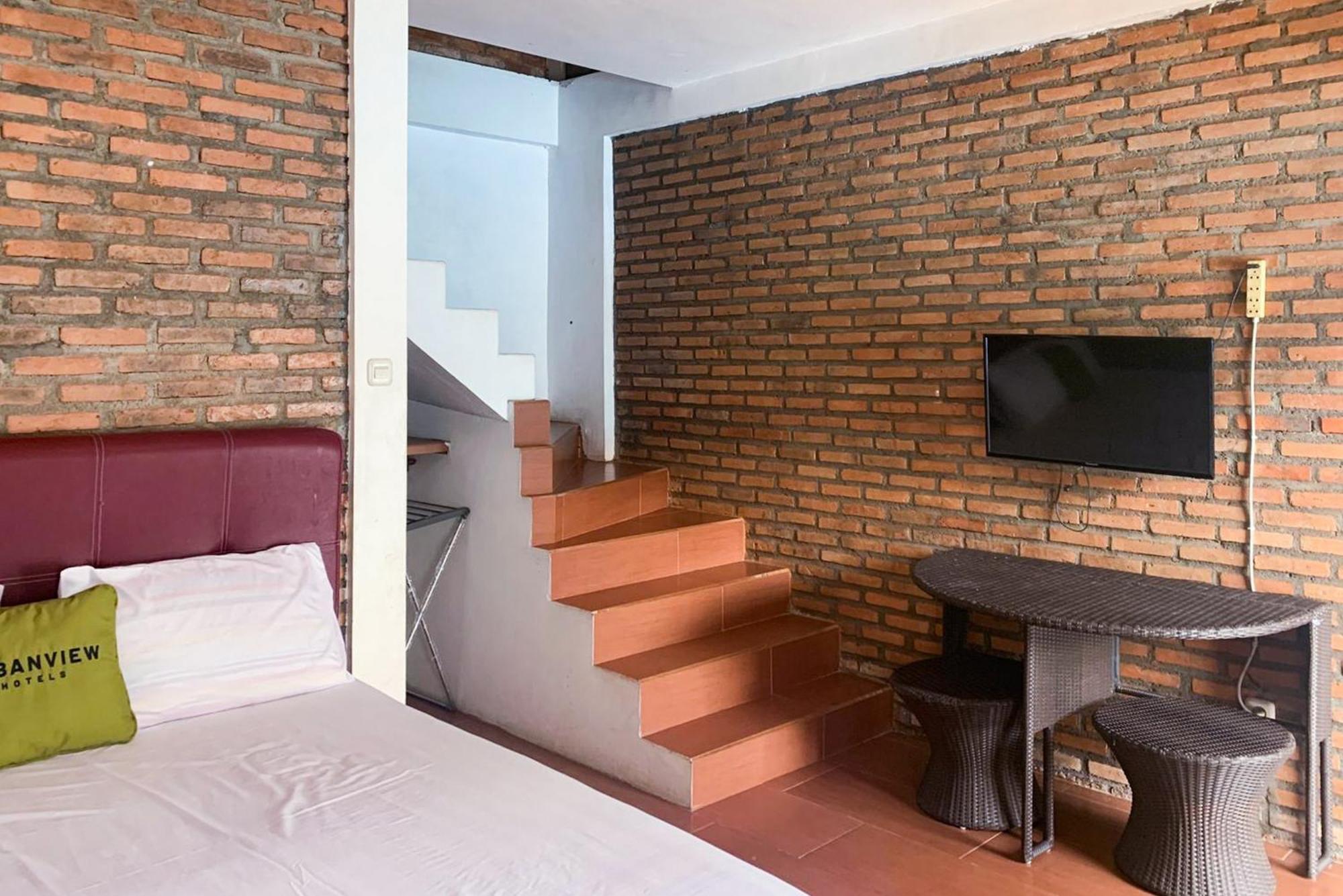 Urbanview Hotel Villa Q Gisting Bandjarnegeri Экстерьер фото